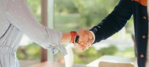 hand-shake-woman-man-applewatch